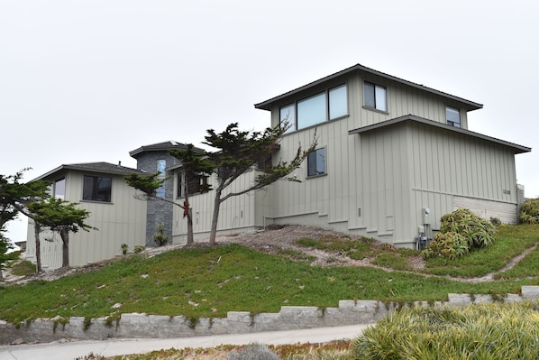 View of the house from Pico Avenue
