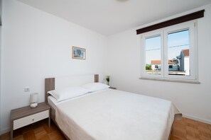 Schlafzimmer 1