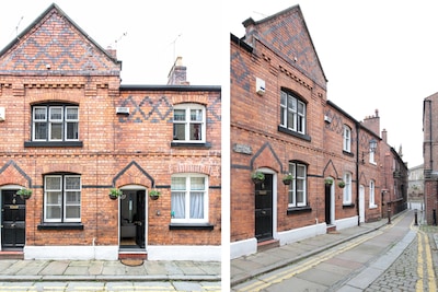 Beautiful City Centre Cottage - Within the City Walls