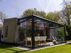 Außenseite Ferienhaus [Sommer]