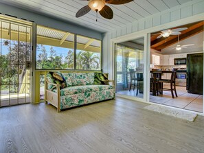 Enjoy your days/nights on the large screened lanai, even sleep on the queen sofa
