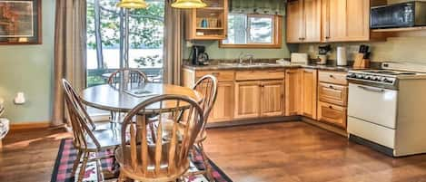 Spacious open concept kitchen/dining area