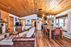 Beautiful Open Concept open kitchen/living