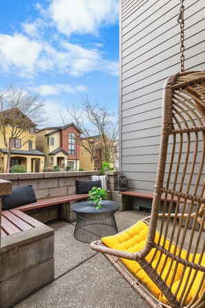 FRONT PATIO 1