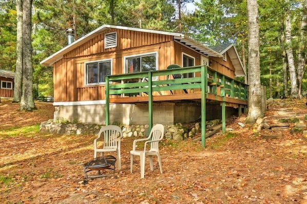 Spacious Backyard to enjoy the beautiful lake view