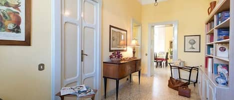 Casa Greco Vintage Holiday Home: Hall