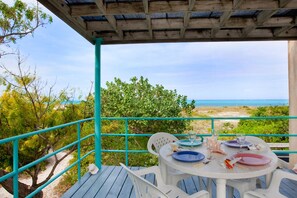 Al fresco dining with breath-taking views