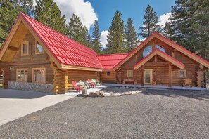 JR's Riverfront Retreat...Look for the Red Roof! 