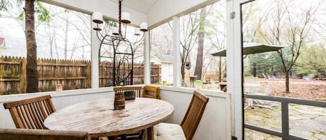 Screened-in Porch