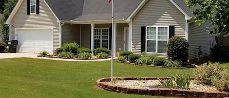 There’s a big OU flag below the American flag, no wind in GA!