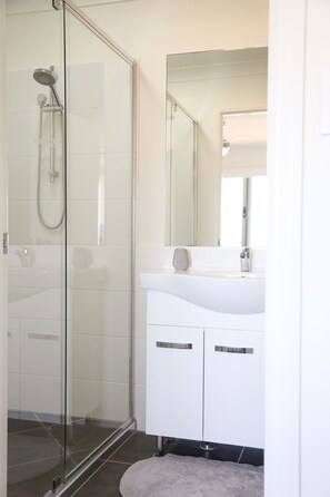 En-suite in master bedroom