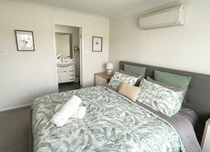 Master bedroom with king bed, air con, ceiling fan and ensuite.