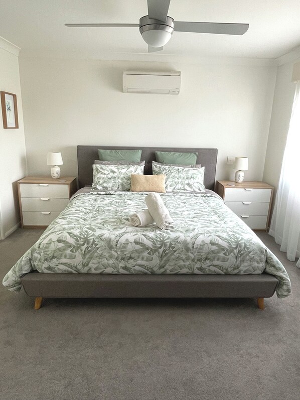 Master bedroom with king bed, air con, ceiling fan and ensuite.