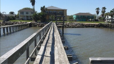 Waterfront Property with a 300ft Pier w/ Fishing Lights