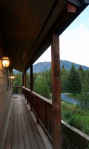 Spectacular Mountain Views located 1 mile from Glacier National Park