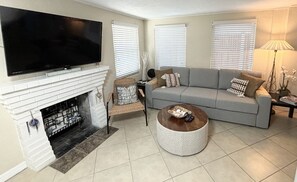 Living Room w/55" Smart TV