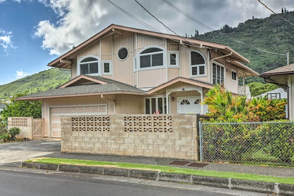 This Hawaiian vacation rental is right at the base of the mountains.