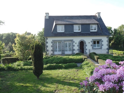 New -bretonne Haus und großem Garten