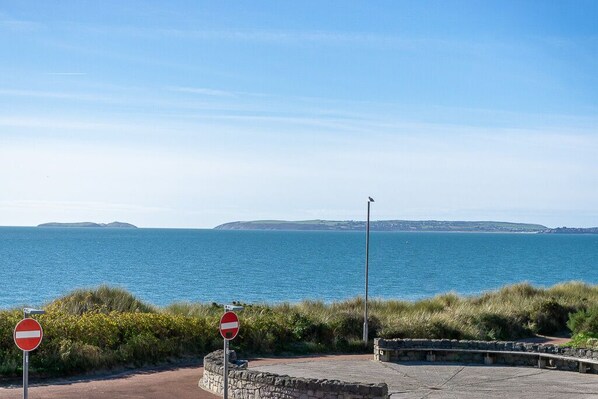 Vista para praia/oceano