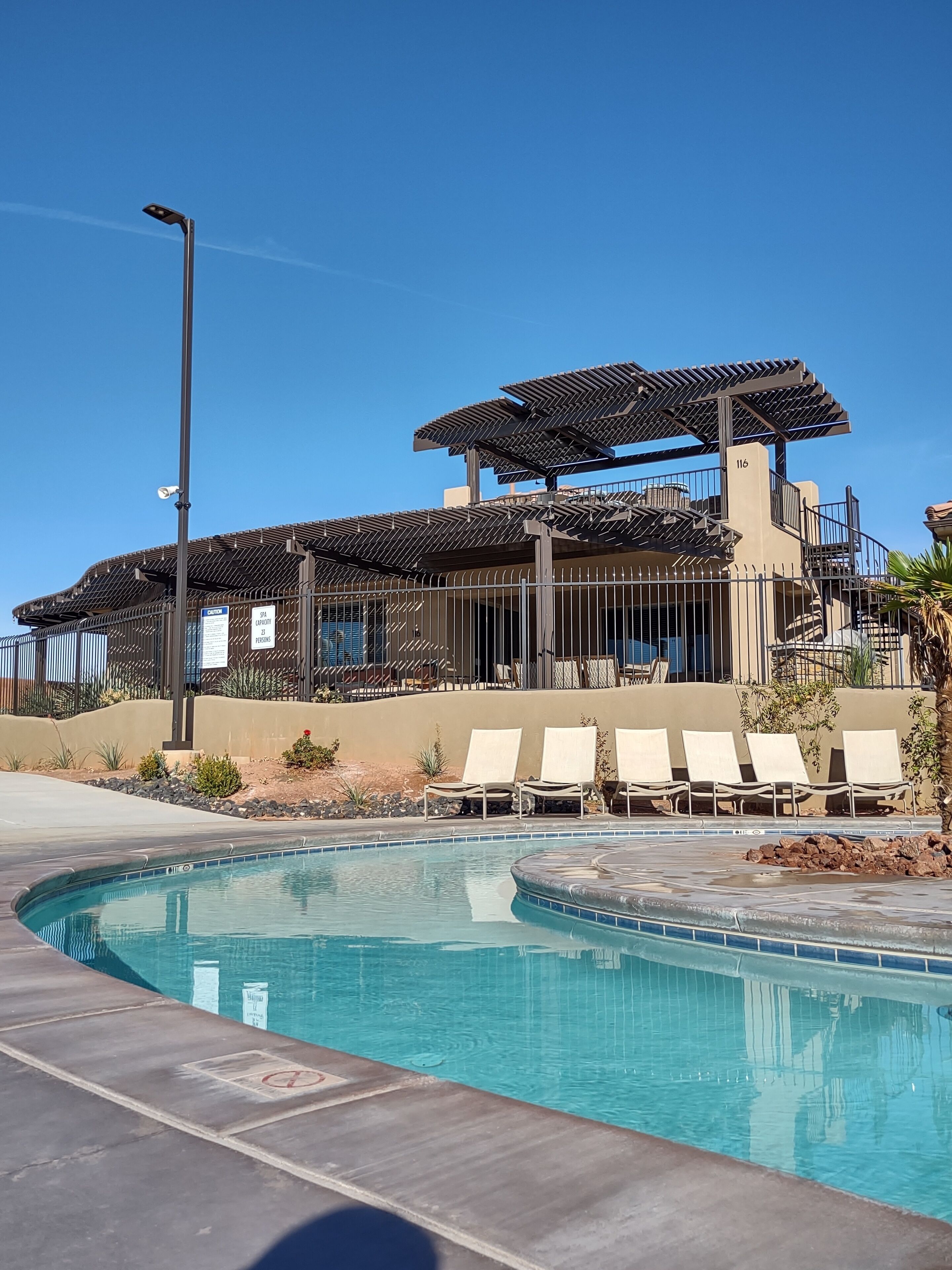 Entire Home - *Paradise Pools* Two King Suites* - サンタ
