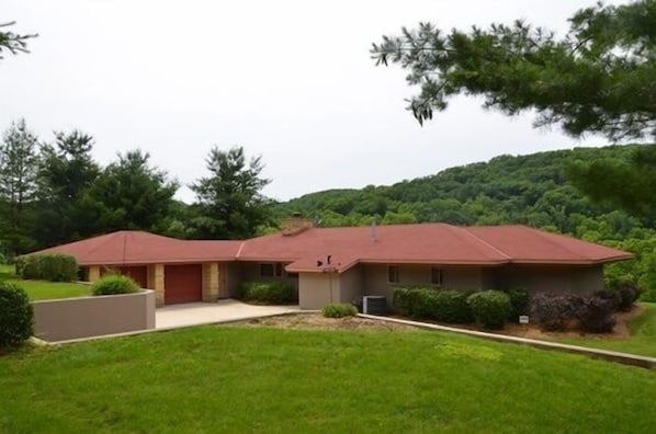 Secluded Taliesin designed ranch on the 12th fairway of The Springs Golf Course. 