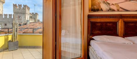 Bedroom with bathroom and panoramic terrace