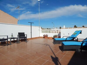 Large solarium for all day sun