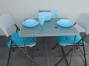 Alfresco dining by the pool