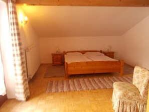 Ferienwohnung 80 qm, 2 Schlafzimmer, Balkon und Terrasse-Schlafzimmer