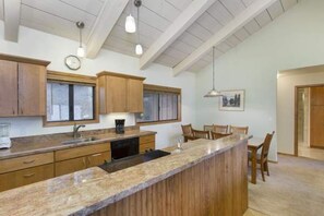 Open fully equipped kitchen, has all you need.