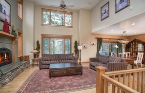 Wall of windows, ceiling fan, fireplace - vacation