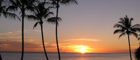 Epic Sunset from your Lanai