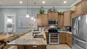Beach Bike Escape Dining and Kitchen
