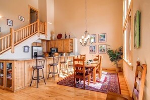 Dining/Kitchen area