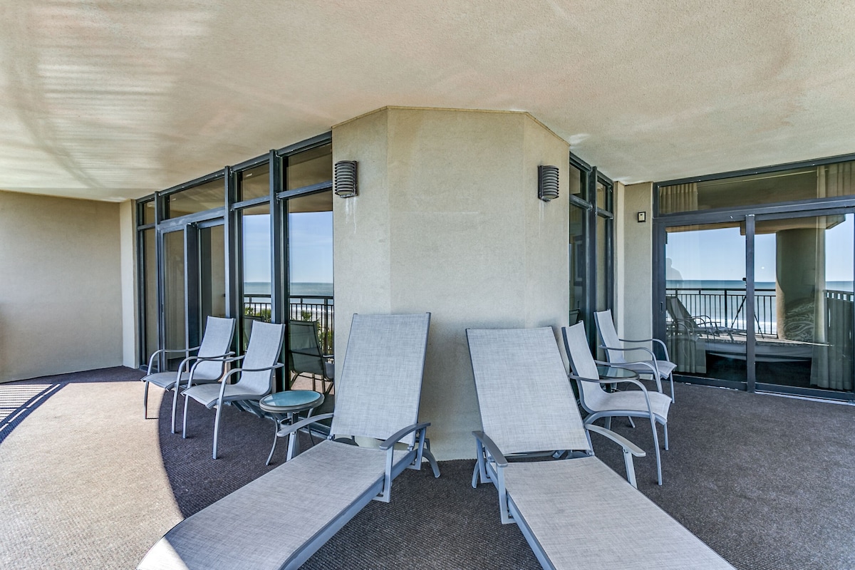 Large Oceanfront Four Bedroom Condo – Available by Luxury Beach Rentals