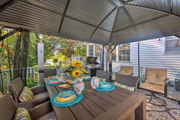 Harrisburg Vacation Rental | 3BR | 2BA | 1,750 Sq Ft | Steps Required