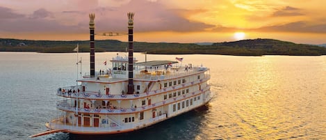 Showboat Branson Belle