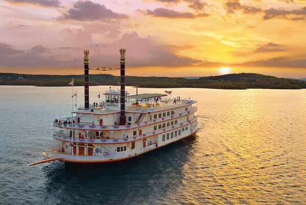 Showboat Branson Belle