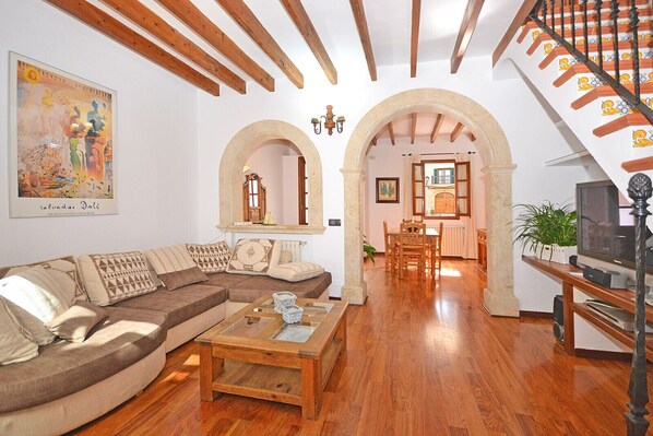 Convent living-dining room in Alcúdia, Mallorca