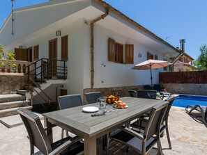 Furnished terrace on the backyard