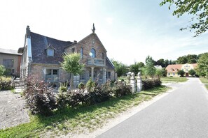 Stugans exteriör [sommar]