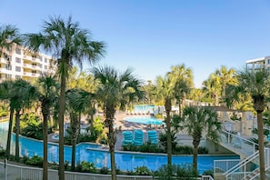 Awesome balcony views!