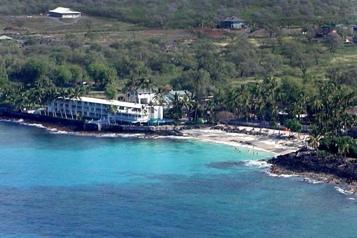 Luxurious Oceanfront Penthouse Condo Air Conditioned.