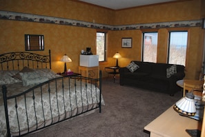 1-King, 1 Q-Sofa Sleeper, 30" Flat, WIFI, AC, shower & jetted tub, walk in clos