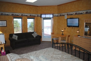 The Admiral's Quarters Sleeps 4. 1 King Bed, 1 Queen Sofa Sleeper. Lake Views!