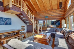 Living Room | Central Heating | Free WiFi