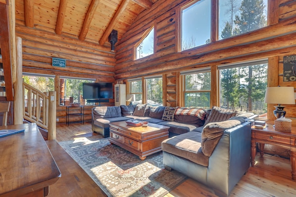 Grand Lake Vacation Rental | 3BR | 3BA | 1,904 Sq Ft | Steps to Access