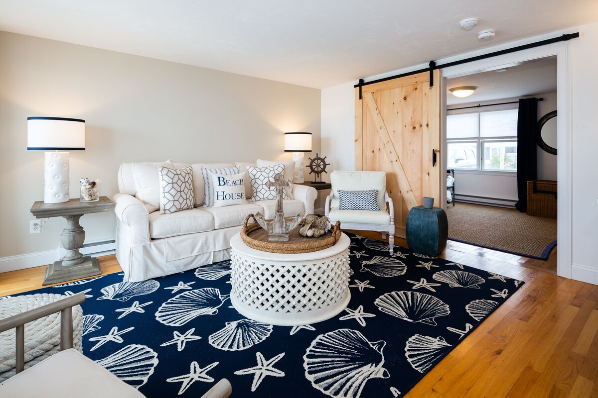 OCEAN FRONT, HANDICAP ACCESSIBLE, SLEEPS 6, PRIVATE BEACH, 2BED/2BA, PARK 4 CARS