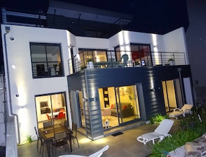 Vue nocturne de l’appartement