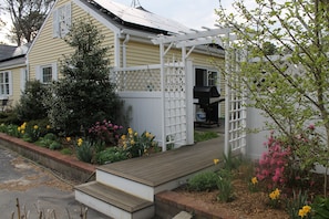 Front entrance to deck